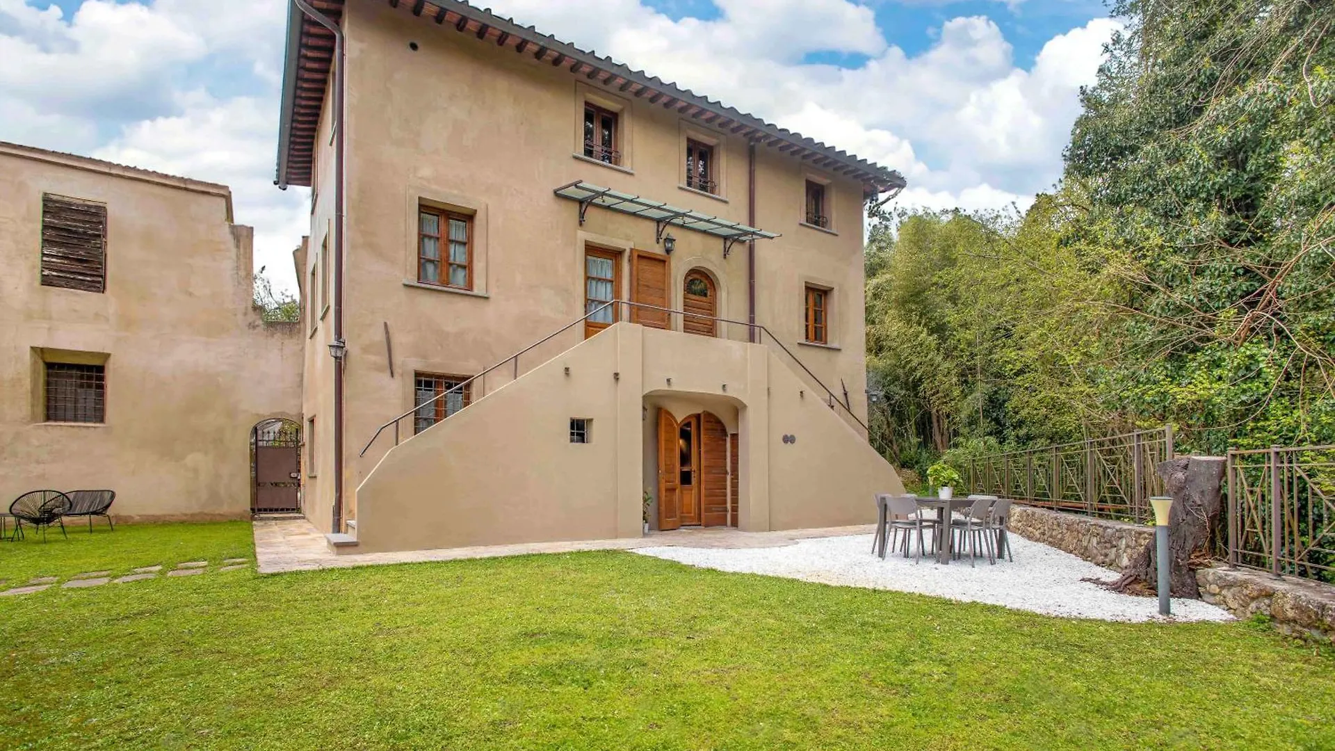 Pio Bove Rooms Pietrasanta Italia